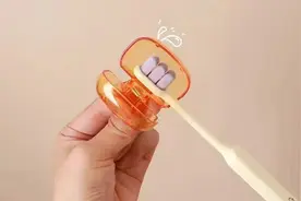 给牙刷戴上牙刷套更卫生吗？真相来了图片