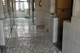 四川一中学女生宿舍门都没有？教体局：实情与网传不同，之后会解释图片