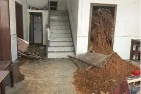 湖南暴雨失联村庄，支书徒步7小时出山求助图片