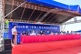 厦门进行海上防台风综合应急演练图片
