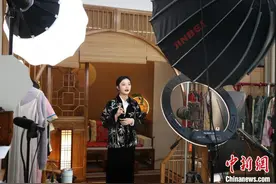 探访“国际纺都”直播间：国风面料热销 非遗宋锦受宠图片