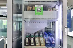 公交车上也能买买买，扫码后商品自动“送”到座位上来图片