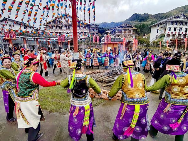 四川雅安宝兴发布“宠客十条” 百万消费券邀客赏红叶畅游四条精品线