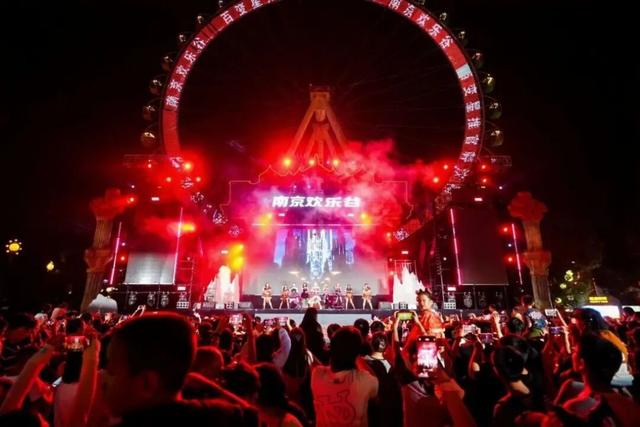 秋光正好，栖霞来邀