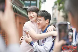 不太难！第一天考完，不少考生自信从容走出考场图片