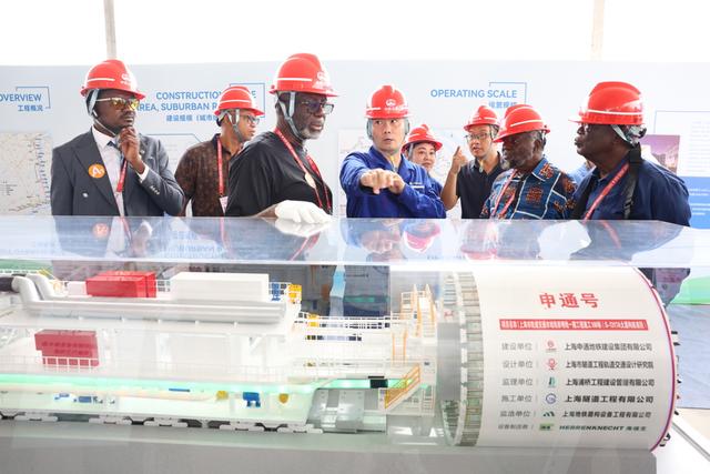 百位外宾参访上海工程，非洲工程师点赞：“这是世界上最棒的城市轨道交通”