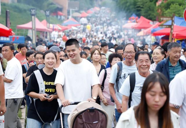 文旅消费“火出圈”——看六盘水依托气候优势打出“组合拳”