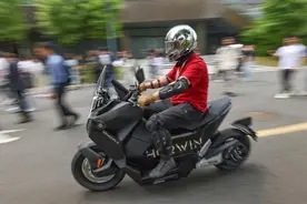 车企争相布局，电动摩托车会是通勤新主力吗？图片