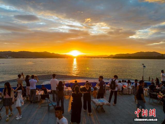 广西梧州：岛上风光旖旎引客来