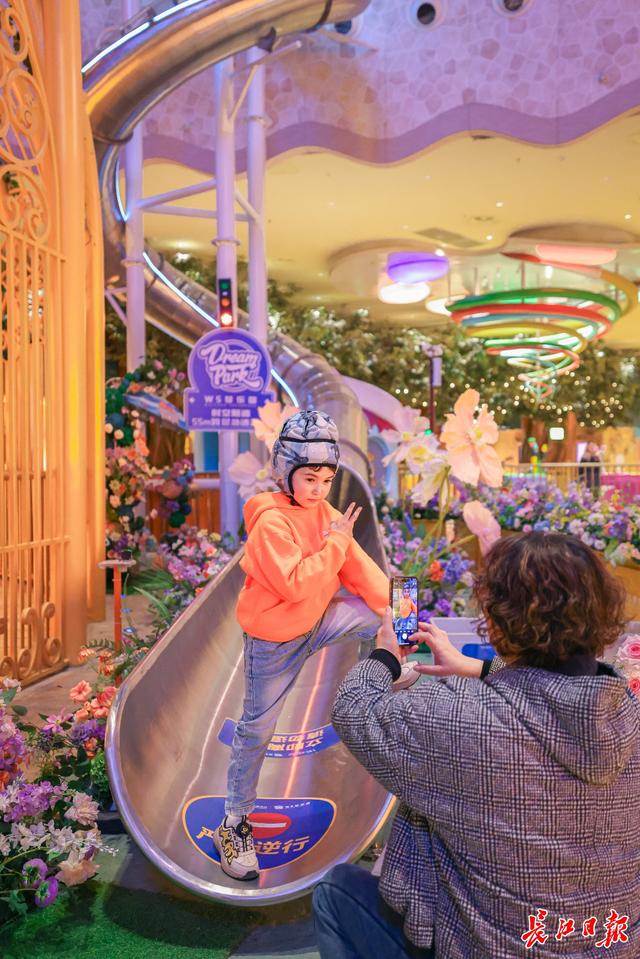 “知音湖北·超级文旅日”掀起冬日热浪，市中心推门见雪引领微度假新风尚