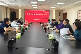 吕耀峰与市城投集团党委书记、董事长李晓东一行座谈图片