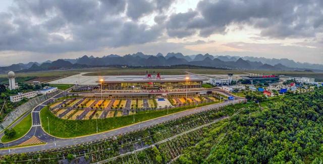 山水成画，步步是景！兴义一个山水养心的旅居秘境