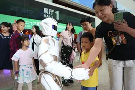 新技术、新产品亮相科博会，小朋友成为观展“主力”图片