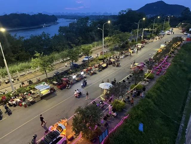 舌尖盛宴！桂林夜市逛吃攻略！这些小吃没吃过等于白来……