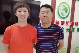 相识二十载，这位79岁老人将王曼昱领进乒乓球大门图片