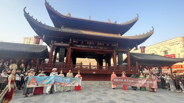 “跟着艺术游甘肃”敦煌主题展演活动走进南昌