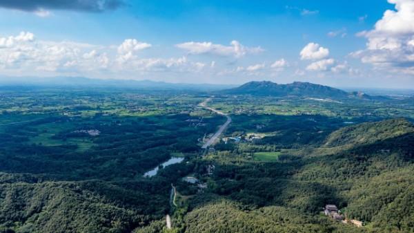 金顶山夏日避暑指南：清凉与欢乐的双重馈赠
