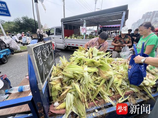 南京市民自驾1小时到滁州“赶集”沿街逛吃