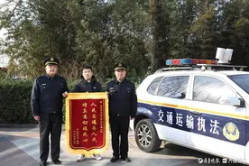 聊城交通运输执法人员紧急护航，孕妇平安抵达医院母子皆安图片