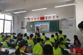 桑植县萃英学校举行小学部语数教师赛课活动图片