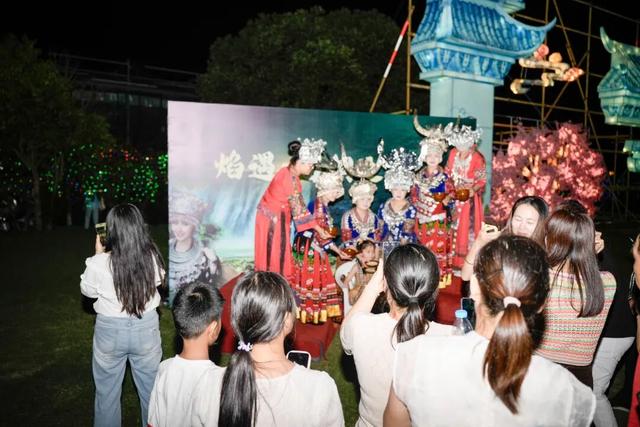 打铁花、烟火瀑布…一天就该这么过！