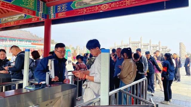 千车万人争打卡，沂蒙山龟蒙景区涌现初冬旅游热潮