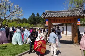 一天涌入上万个“朝鲜族公主” 年轻人为何喜欢去延吉？图片