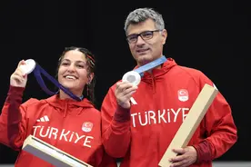 单手插兜，银牌在手！土耳其51岁大叔“松弛”出圈，曾盛赞北京烤鸭美味图片