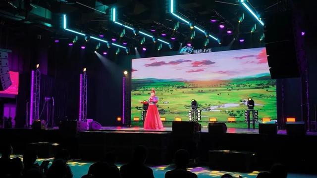北疆文化神州行——乌兰牧骑全国巡演60周年纪念演出走进成都