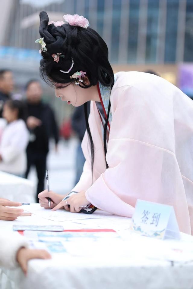 华服耀巴城・古韵传天下｜2025 巴中市汉服形象大使选拔赛总决赛圆满落幕