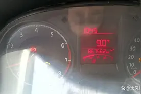 行驶证标注8年报废，为啥年审却遇6年门槛？志丹出租车司机疑惑，多方回应图片