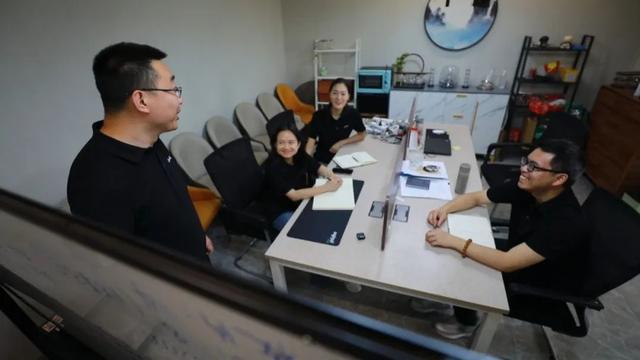 （边境村来了大学生）黄雪冰：以电商助力集安白桃走向广阔市场