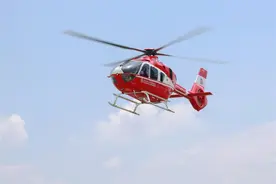 跨越300公里，历时85分钟！“空中120”转运襄阳主动脉夹层老人来汉救治图片