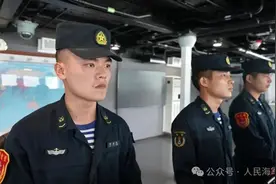 “00后”万吨大驱舵手远海直击风浪图片