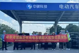充电车辆起火？这场应急演练只为筑牢夏季“防火墙”图片