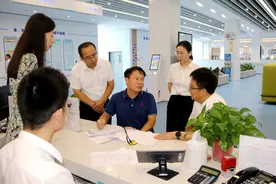 肩并肩走流程，心贴心优服务！西海岸新区行政审批服务局开展“我陪群众走流程”活动图片