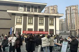 渝北区龙塔街道举办2025年春风行动暨就业援助月专场招聘会图片