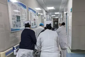 高龄老人命悬一线，紧急抢救化险为夷图片