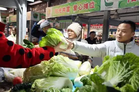 商品溯源码成“乱码”，何谈守护消费者权益 | 新京报快评图片