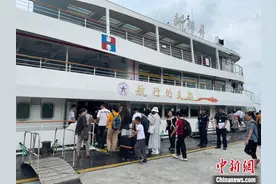 浙江舟山各海岛撤离旅客3.5万余人次 超2000艘商船在港避风图片