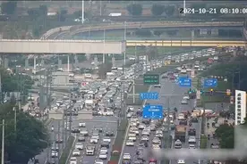 多部门协同治理  这个路口拥堵显著改善图片