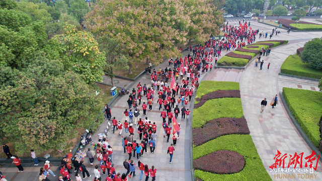 踏千年古道，承英雄遗志！近2000名徒步爱好者走进红色华容
