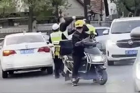 首次亮相！东营海洋馆上演“美男鱼”秀图片