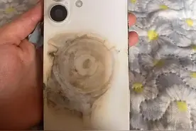 刚买10天的iPhone16自燃了！女生控诉：我发誓没用磁吸充电器，已求助客服图片