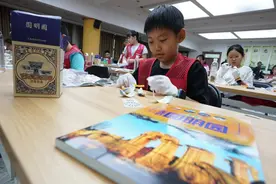 圆明园夏令营开营，小学员当起“文物修复师”图片