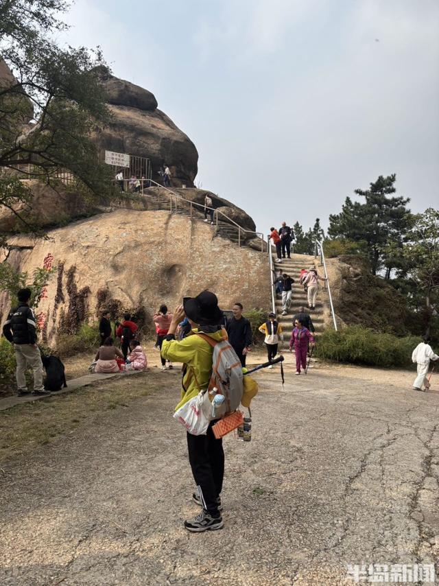 爬山登高看秋色