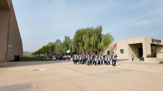 超燃 || 徒步30公里打卡西夏陵，银川1500余名师生这堂“行走的思政课”太有意义！