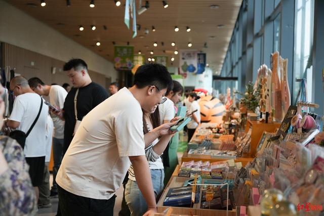 月壤首展、文创热卖，博物馆约满！国庆期间，成都文博场馆展览消费“双丰收”