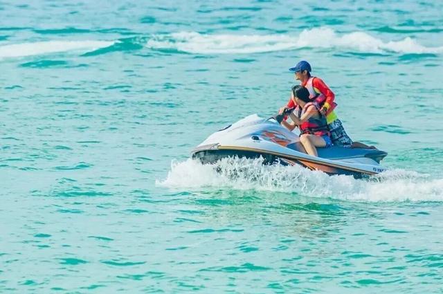 走进西岛：蒙曼直播探秘珊瑚老屋，重温女民兵峥嵘岁月