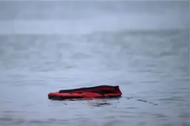 英吉利海峡偷渡酿悲剧 2岁幼童被踩踏致死图片